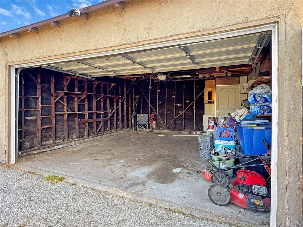 1301 E 106th, Los Angeles, California 90002 home-pic-18